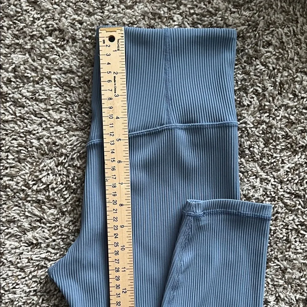 Like New! Athleta Elation Rib Tight Blue Leggings in Size M